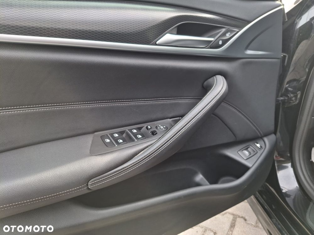 BMW Seria 5 530e M Sport sport - 12