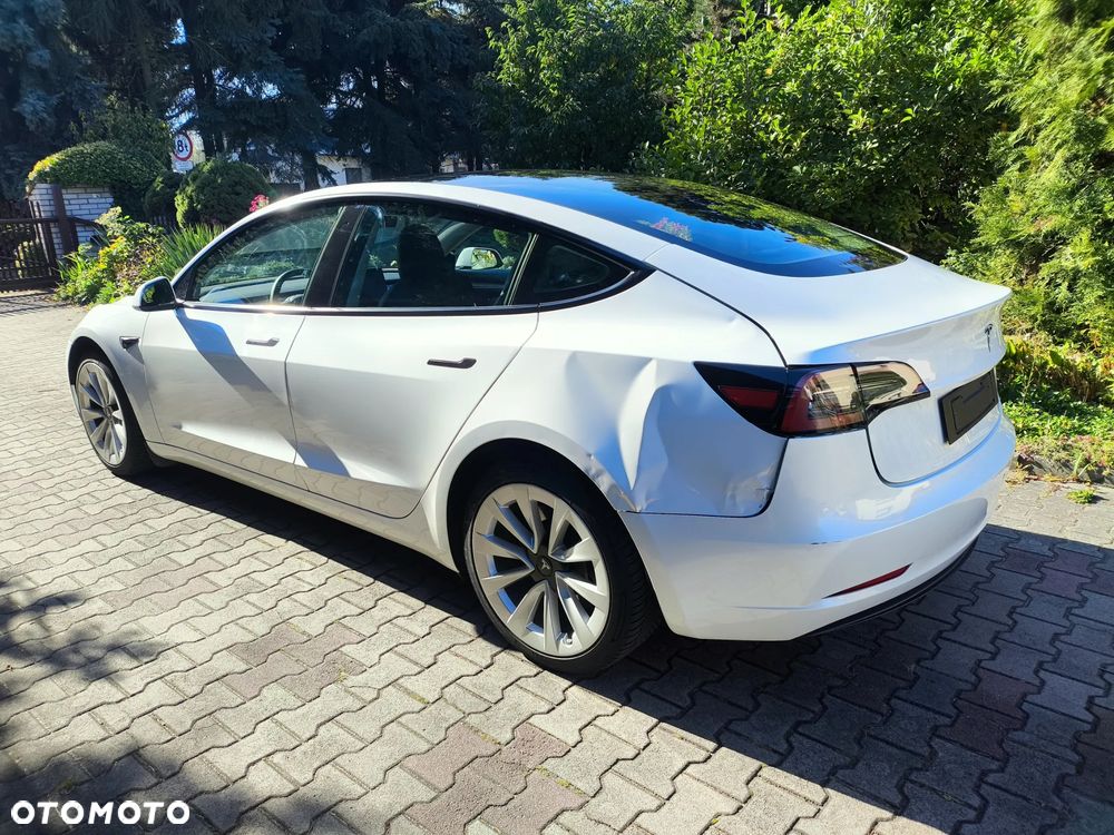 Tesla Model 3 2022 photo 4