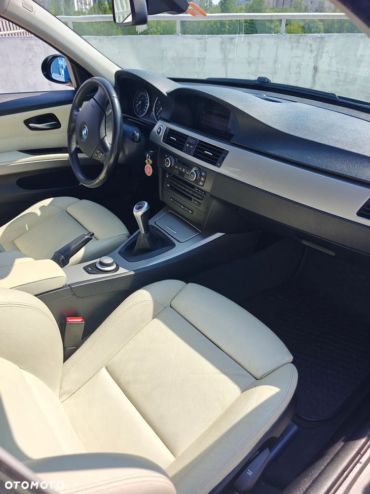 BMW Seria 3 325xi - 12