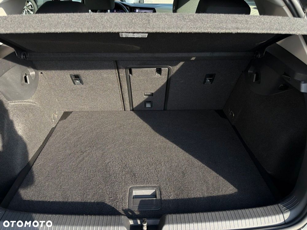 Volkswagen Golf - 25
