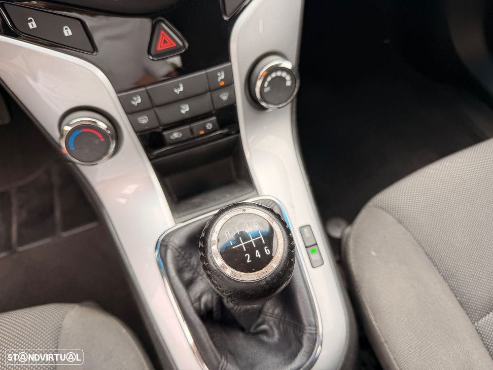 Chevrolet Cruze SW 1.4 LT - 19
