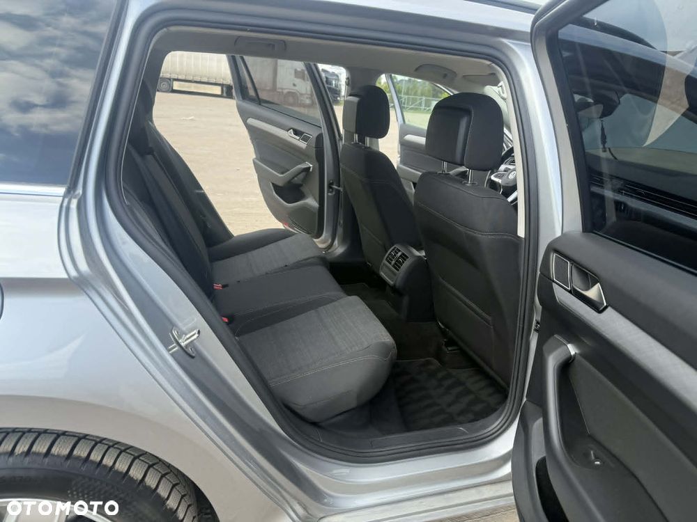 Volkswagen Passat - 19
