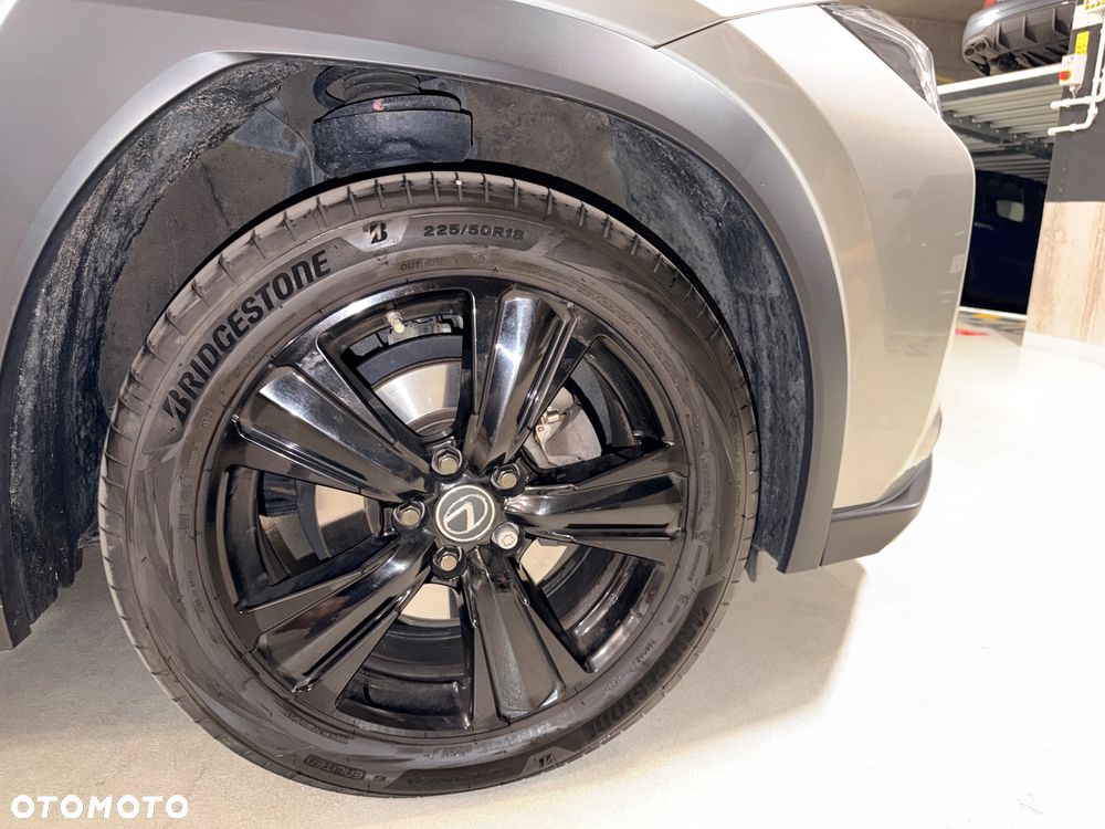 Lexus UX - 18