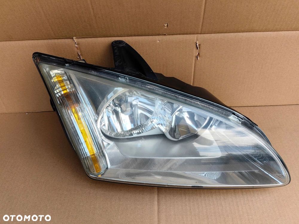 Lampa PRAWA prawy przód Ford Focus MK2 04-07r oryginalna EUROPA (2169) - 1