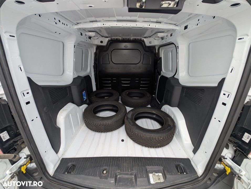 Ford Transit Courier - 16