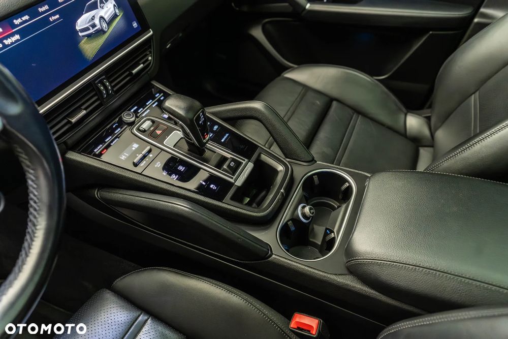 Porsche Cayenne Platinum Edition - 18