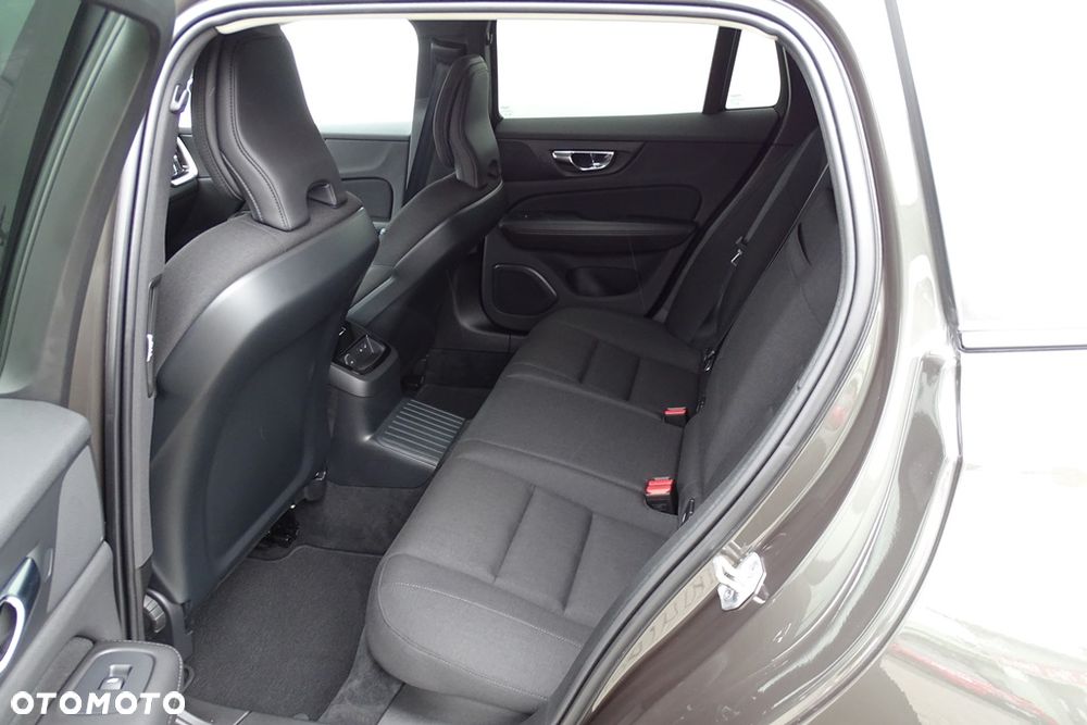 Volvo V60 T6 AWD Recharge Geartronic RDesign Expression - 23