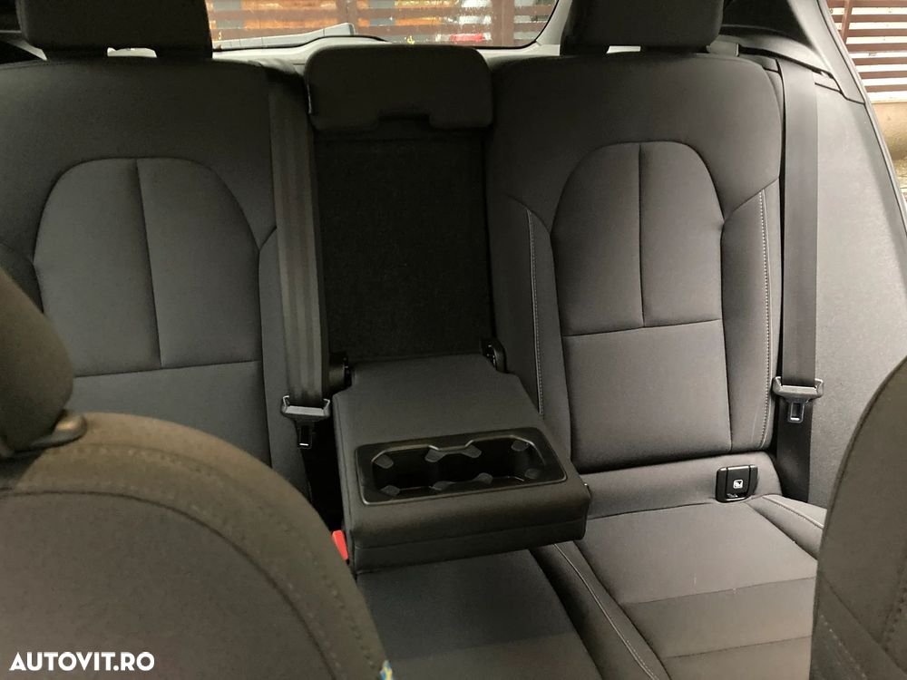 Volvo XC 40 B4 AT8 AWD Mild Hybrid Momentum Pro - 14