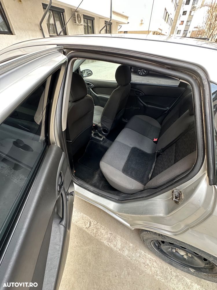 Ford Focus 1.6i 16V - 5