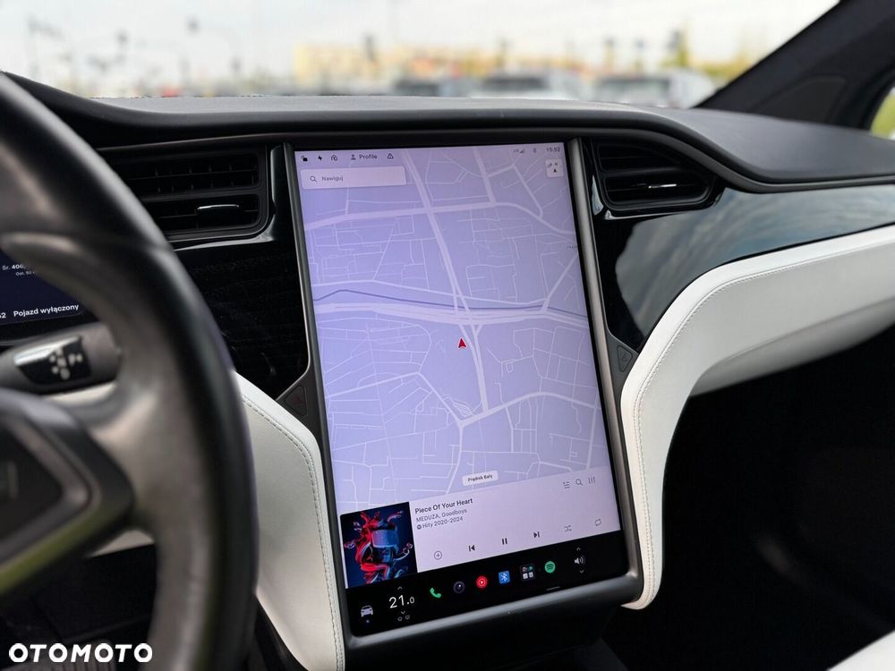 Tesla Model X - 22