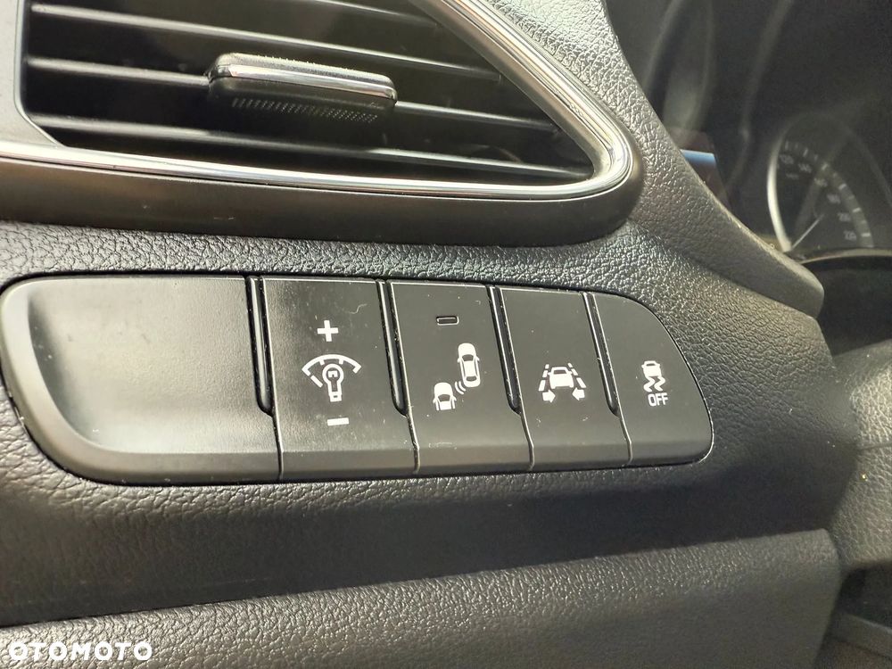 Hyundai i30 1.6 CRDi BlueDrive Premium DCT - 21