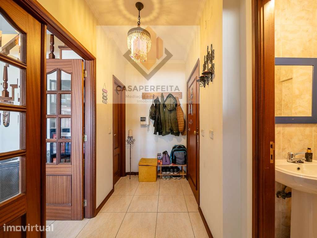 Fantástico Apartamento T2 Duplex com Varanda e 2 Lugares de Garagem... - Grande imagem: 4/37