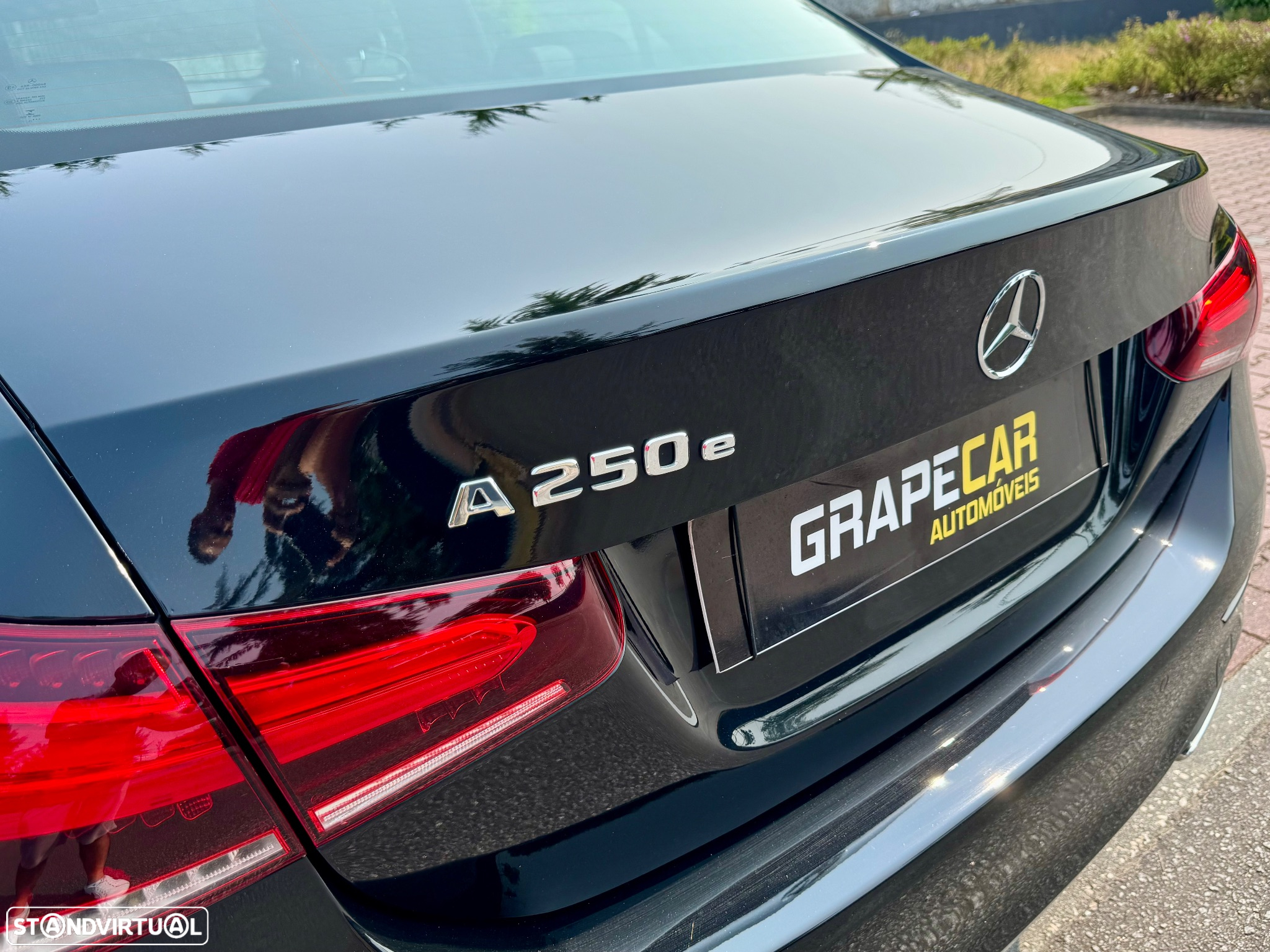 Mercedes-Benz A 250 Limousine e AMG Line - 8