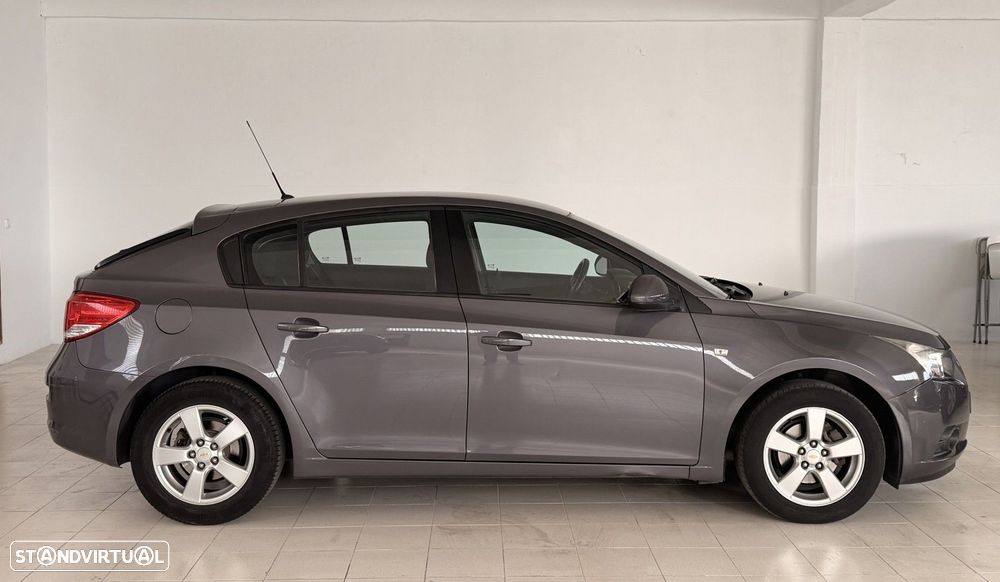Chevrolet Cruze 1.6 LT - 2