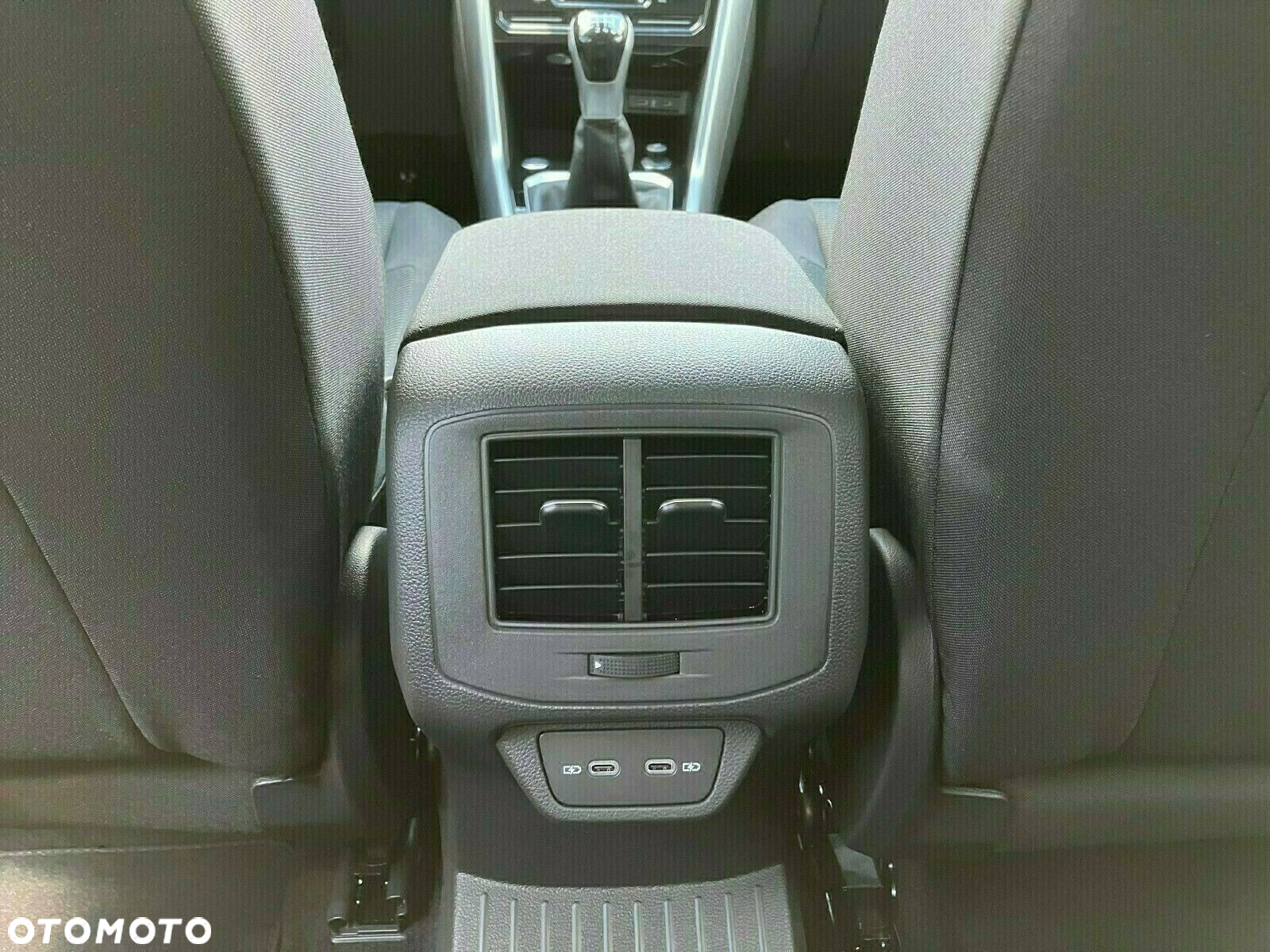 Volkswagen T-Roc - 24
