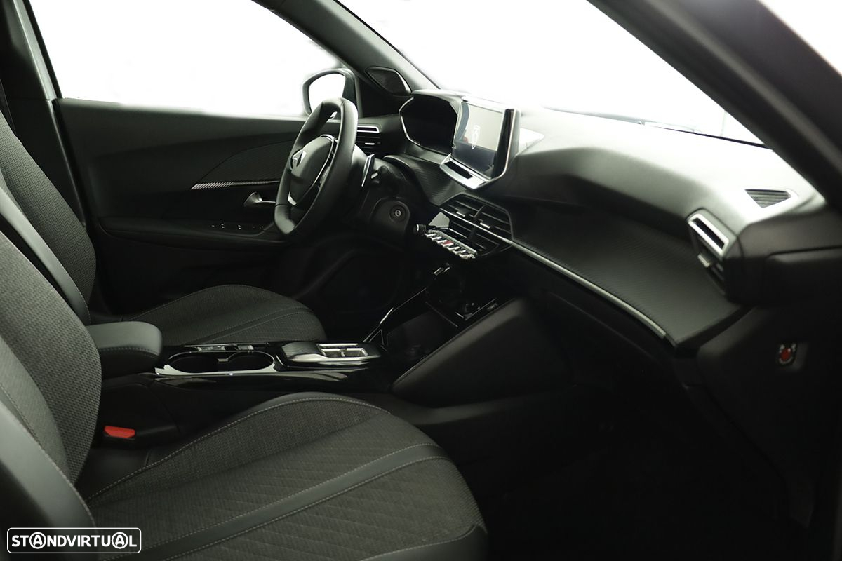 Peugeot 2008 1.2 PureTech Allure EAT8 - 21