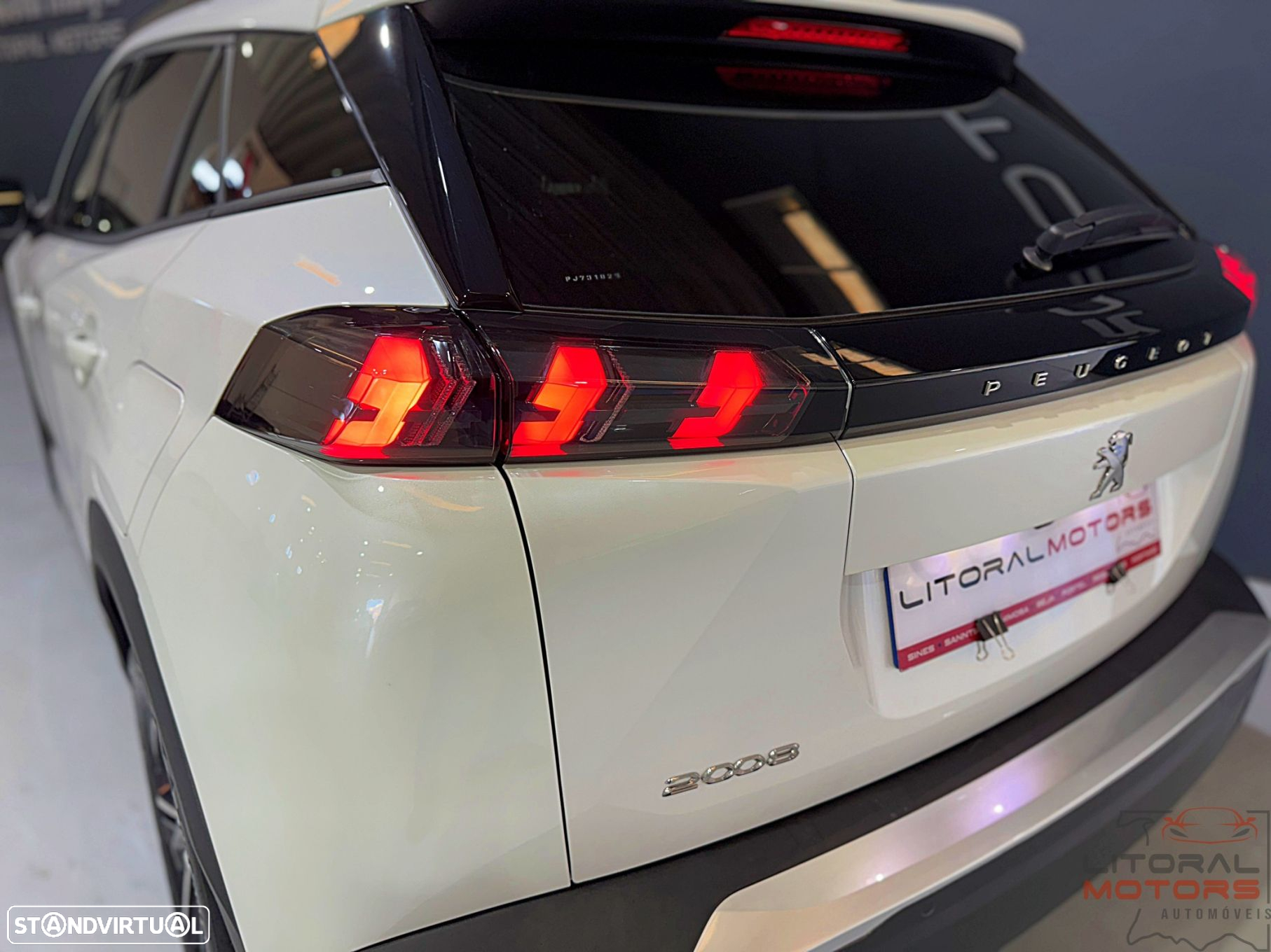Peugeot 2008 1.2 PureTech Allure - 8