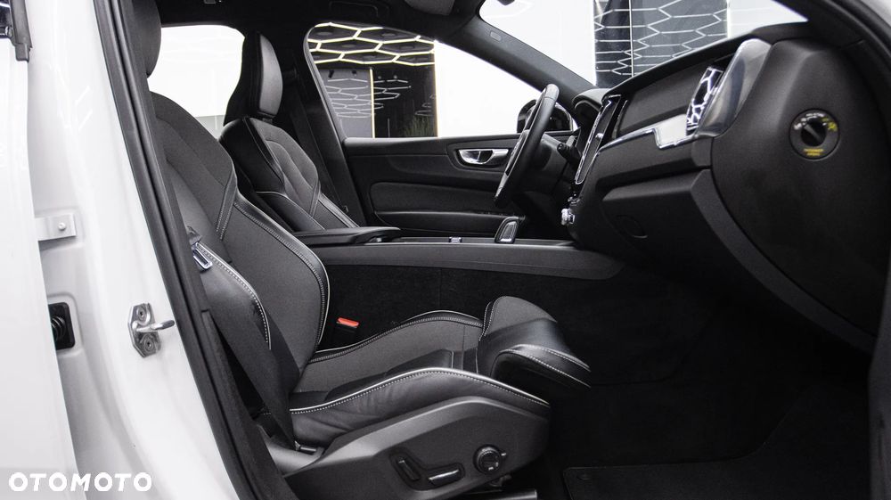 Volvo XC 60 B4 B R-Design - 20