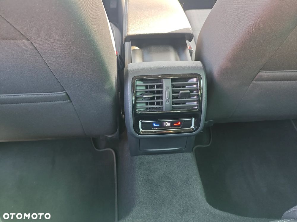 Volkswagen Passat 1.5 TSI EVO Business - 10