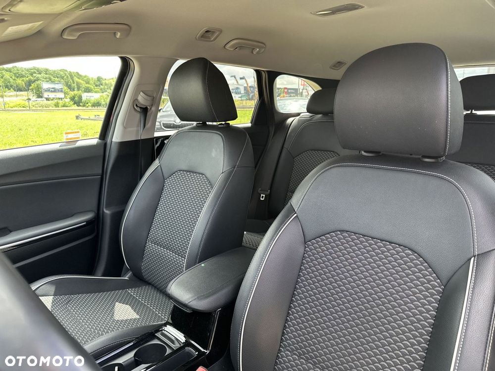 Kia Ceed - 11