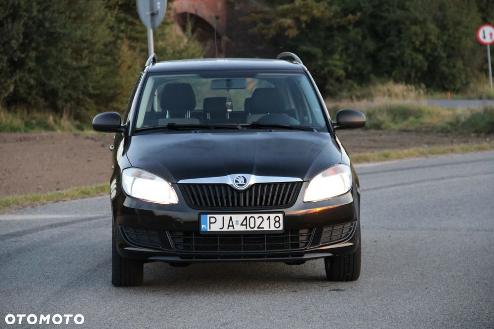 Skoda Fabia 2011 photo 4
