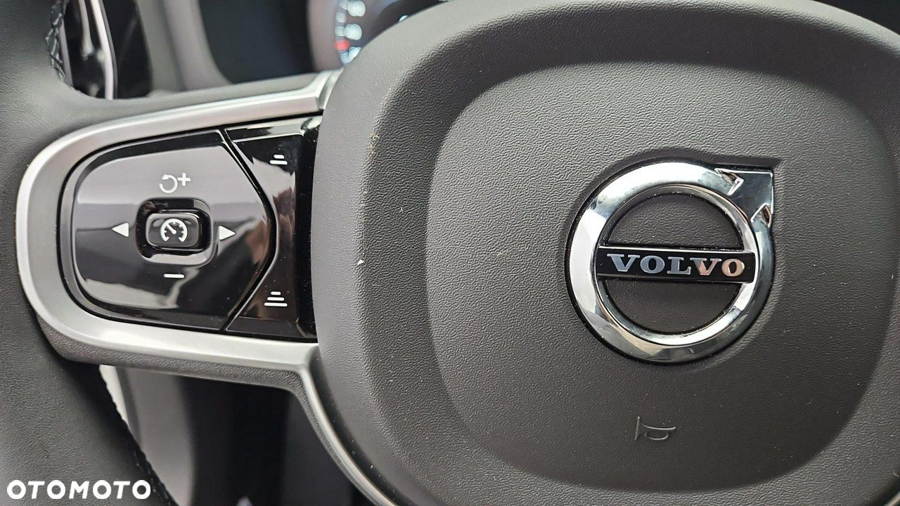 Volvo V60 T8 AWD Plug-In Hybrid R-Design - 16