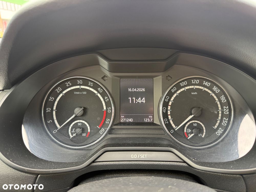 Skoda Octavia 2.0 TDI RS Challenge DSG - 11