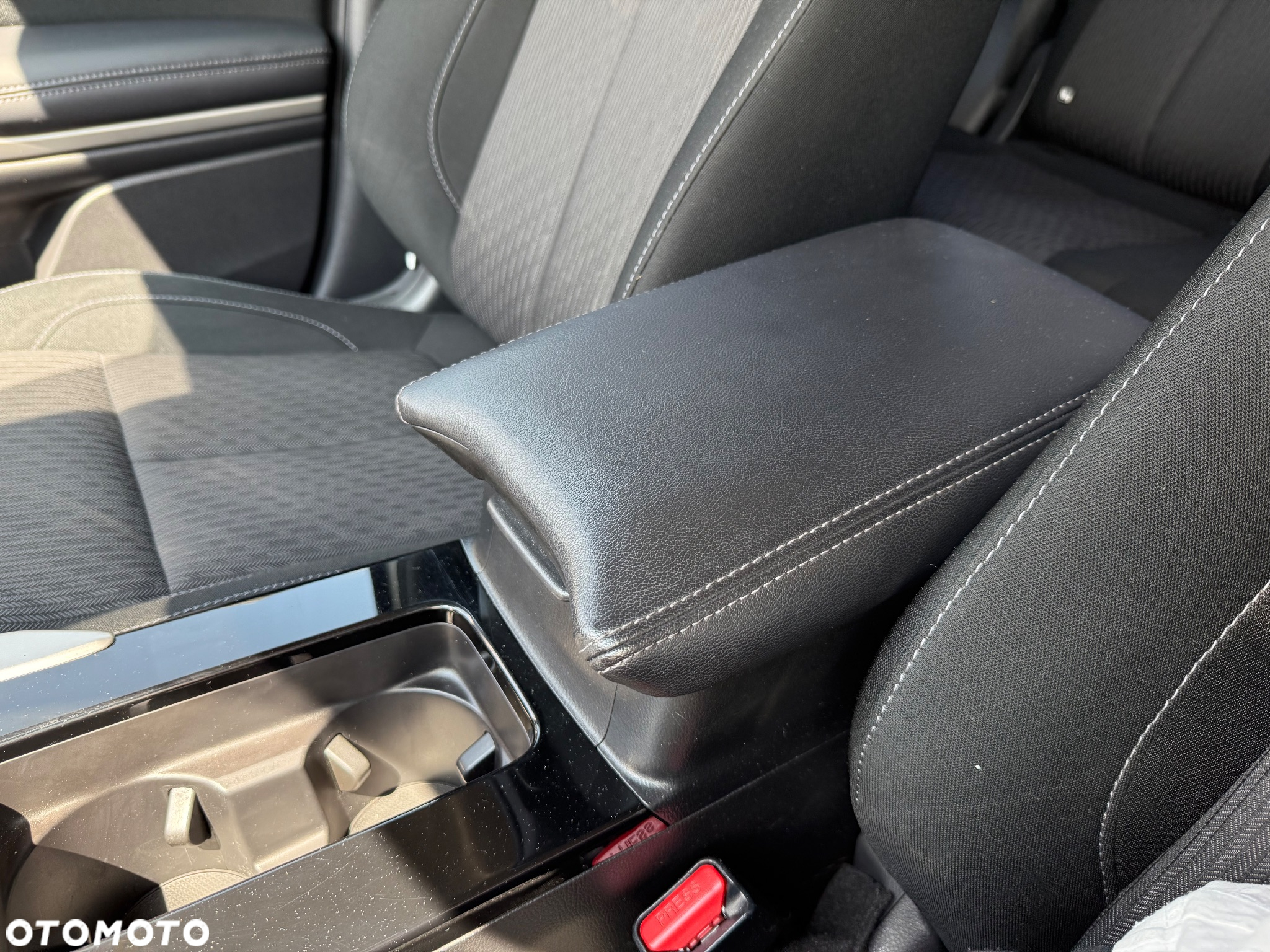 Mitsubishi Eclipse Cross Plug-In Hybrid 4WD Basis - 29