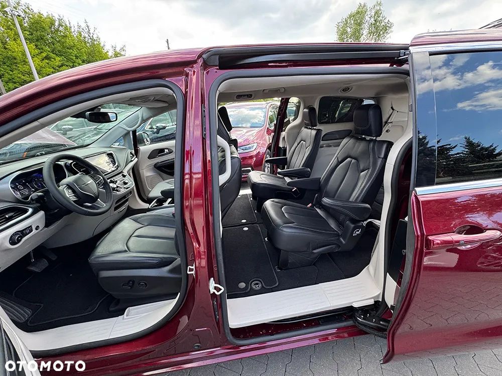 Chrysler Pacifica - 25