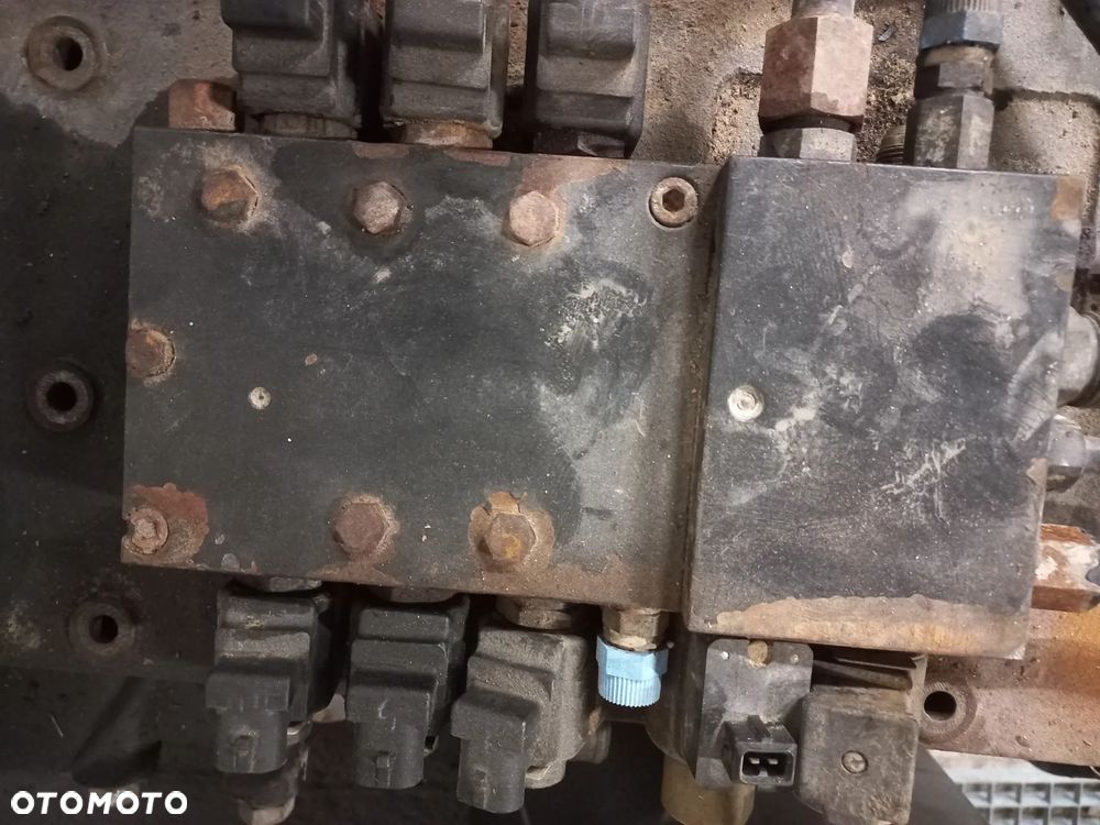 Części Same pokrywa skrzyni biegów same titan,rubin 145,150,160,165,190,Lamborgini racing,deutz agrotron,hurliman,84546.0,skrzynia,pokrywa ,spręgło,wałek,kosz,cewka,koło zębate,zwolnica,obudowa - 5