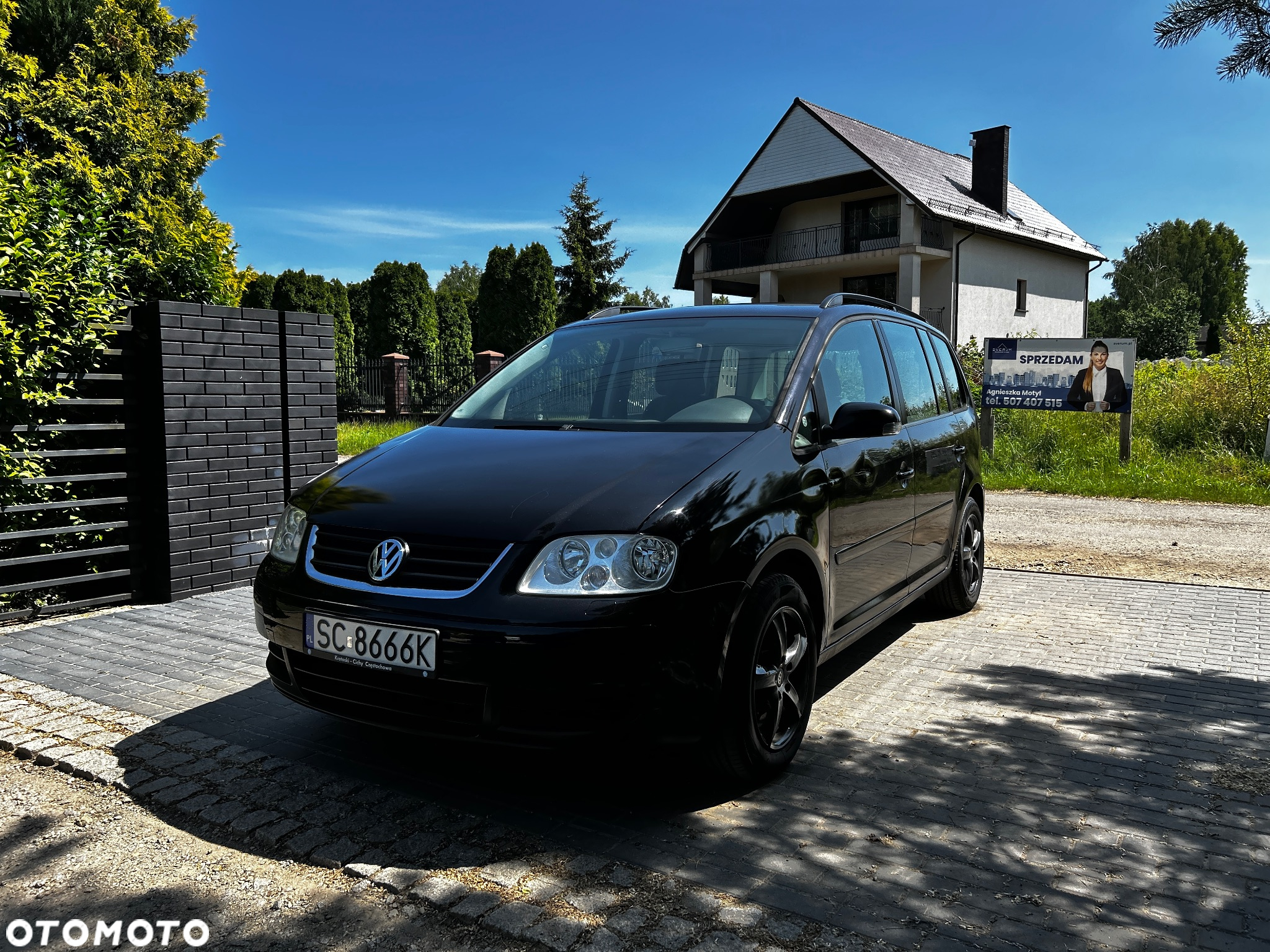 Volkswagen Touran 1.6 FSI Trendline - 2