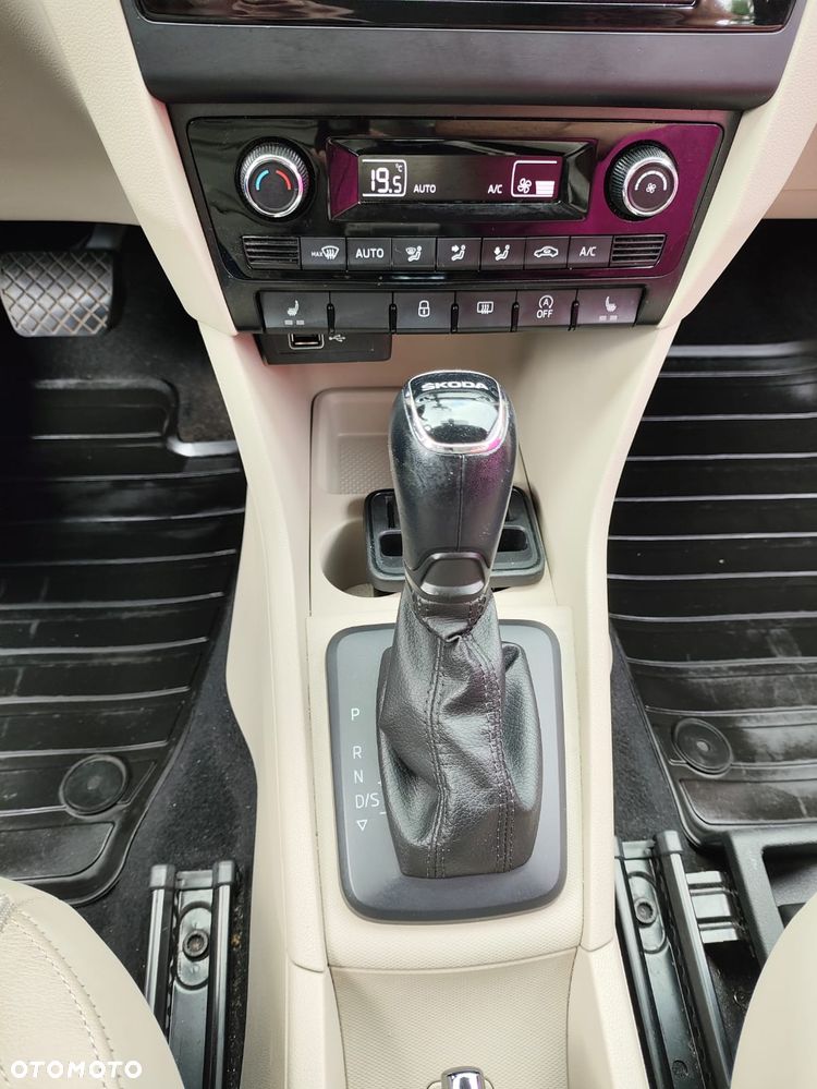 Skoda RAPID Spb 1.0 TSI Style DSG - 10