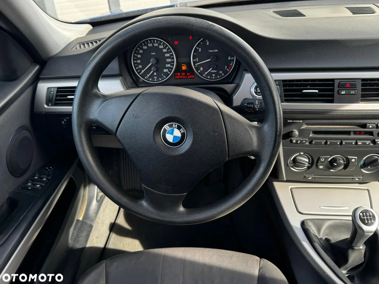 BMW Seria 3 318i Touring - 10