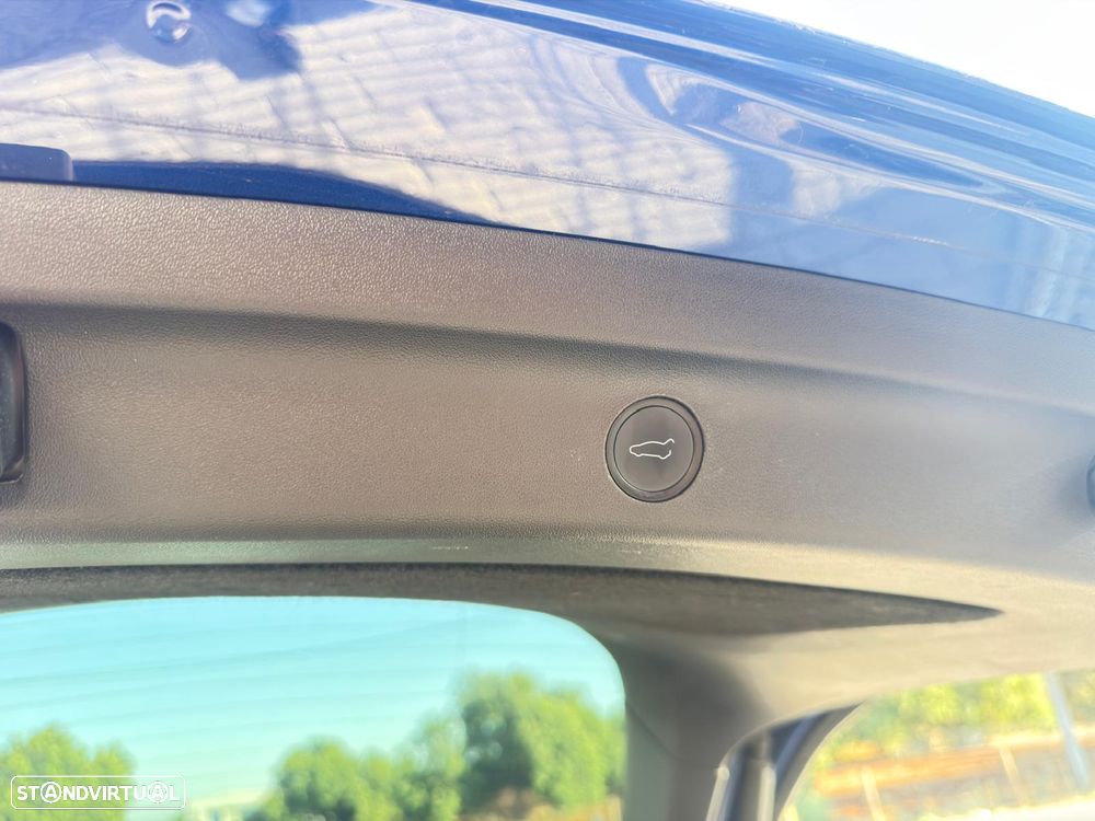 Tesla Model Y Long Range Dual Motor AWD - 41