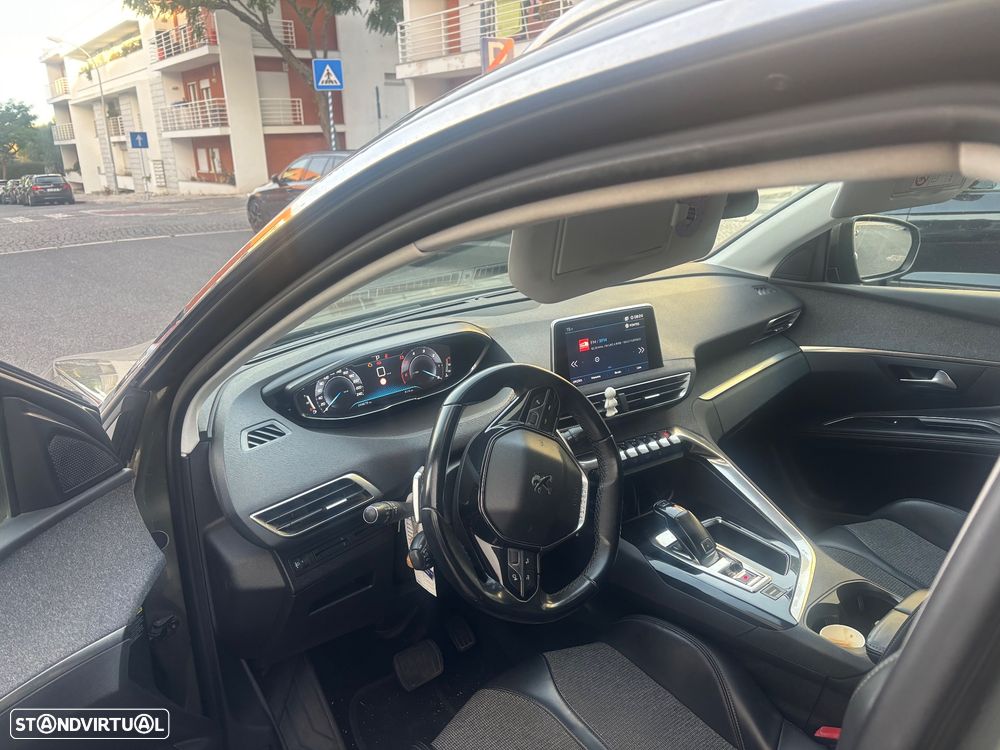 Peugeot 5008 - 8