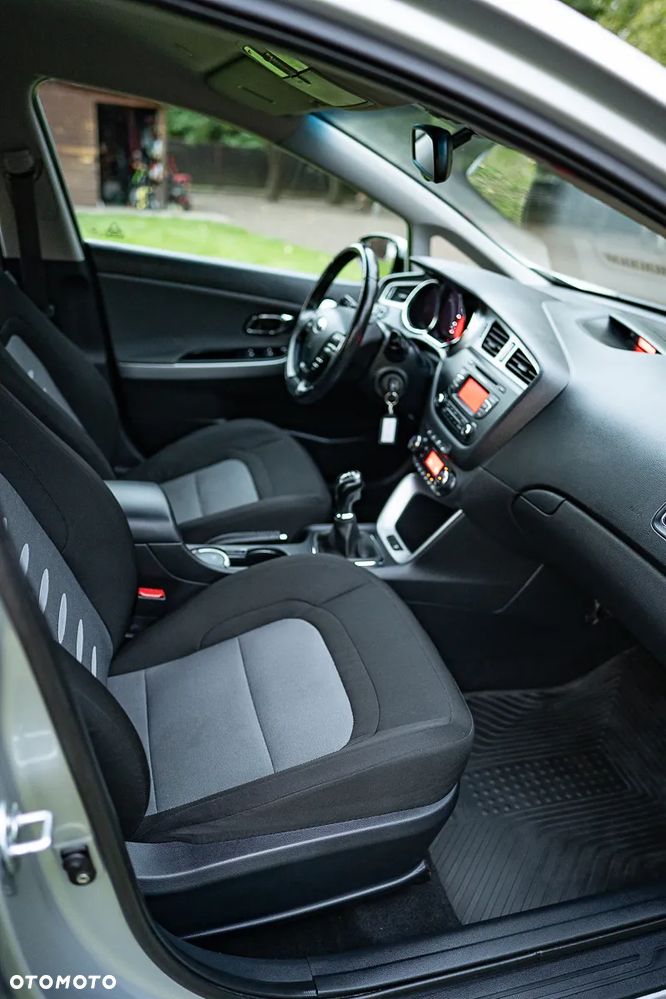 Kia Ceed 1.6 GDI Dream Team Edition - 22