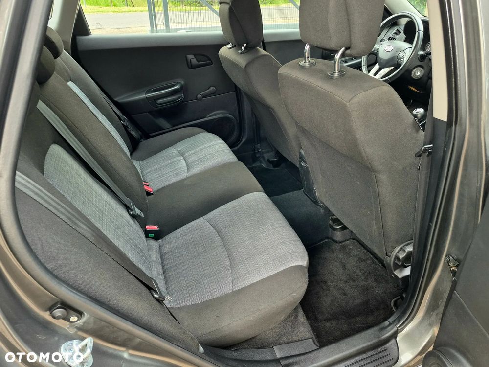 Kia Ceed 1.4 CVVT Dream-Team Edition - 17