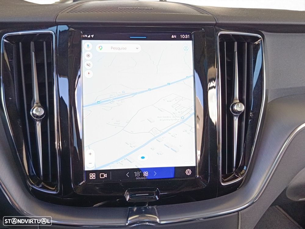 Volvo XC 60 2.0 B4 Momentum Plus Geartronic - 23