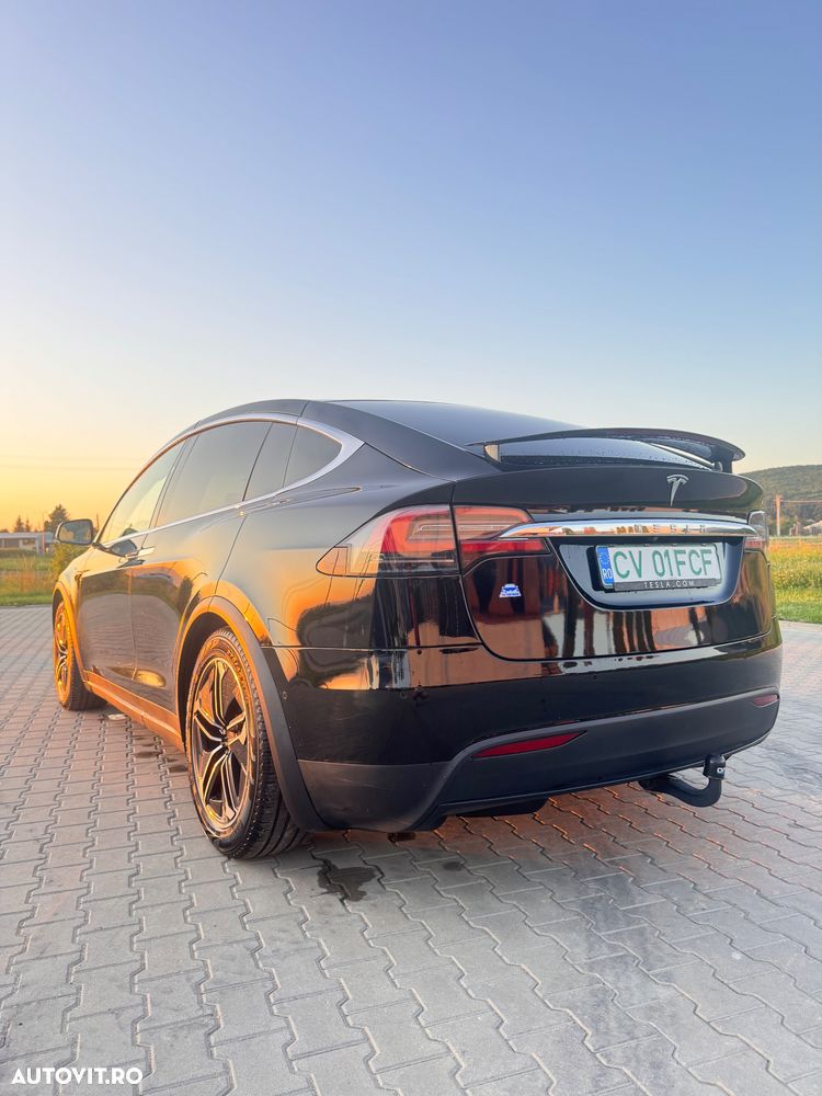 Tesla Model X - 6