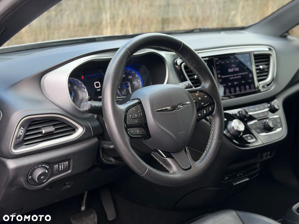 Chrysler Pacifica - 10