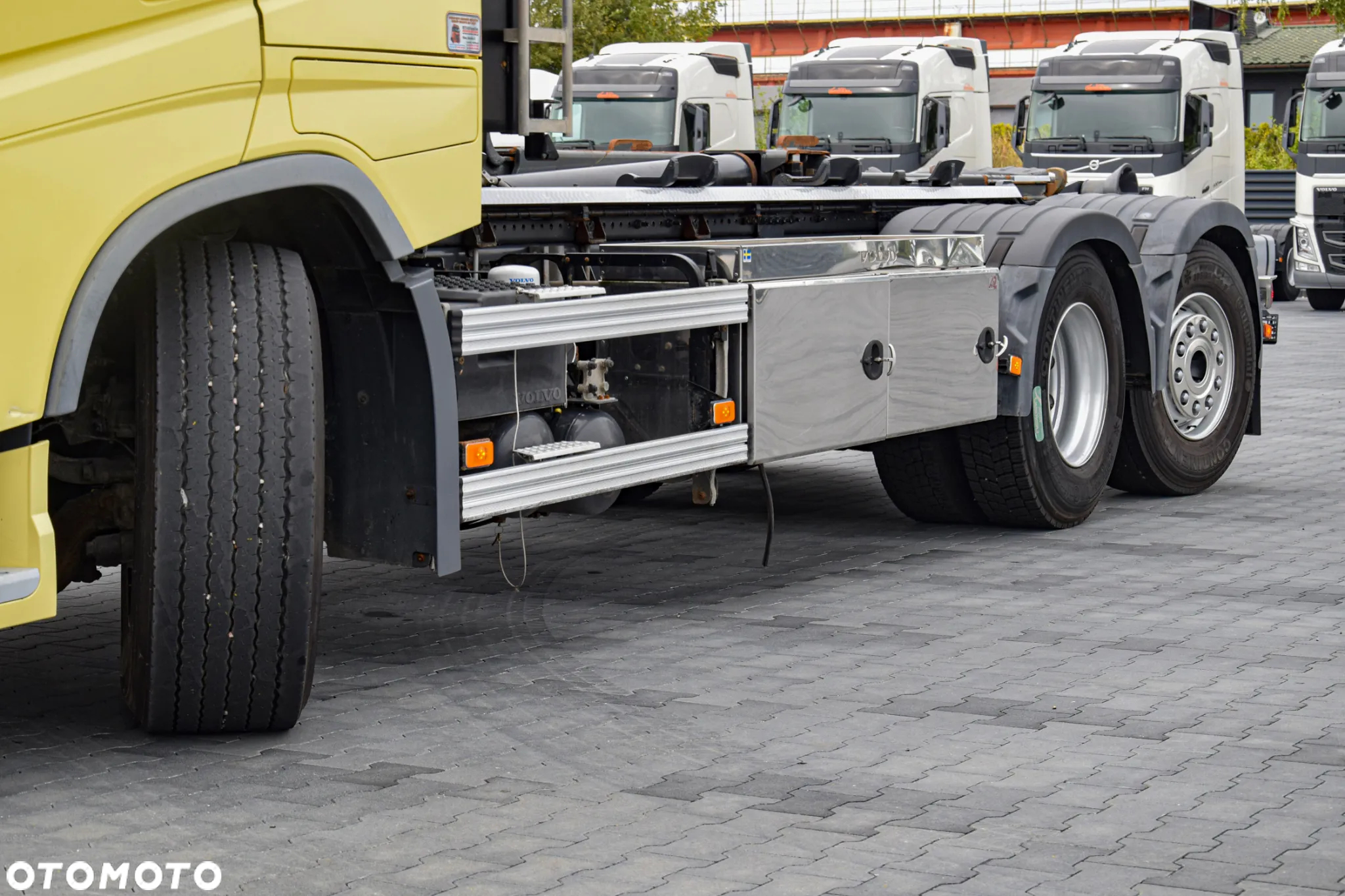 Volvo FH540 / 6x2 / OŚ SKRĘTNA-PODNOSZONA / EURO 6 / HAKOWIEC / POD DUŻE KONTENERY / HIAB MULTILIFT / HAK-ZACZEP / KLIMA / WEBASTO / KAMERA COFANIA / STEROWANIE RADIOWE / TV / SPROWADZONY - 17