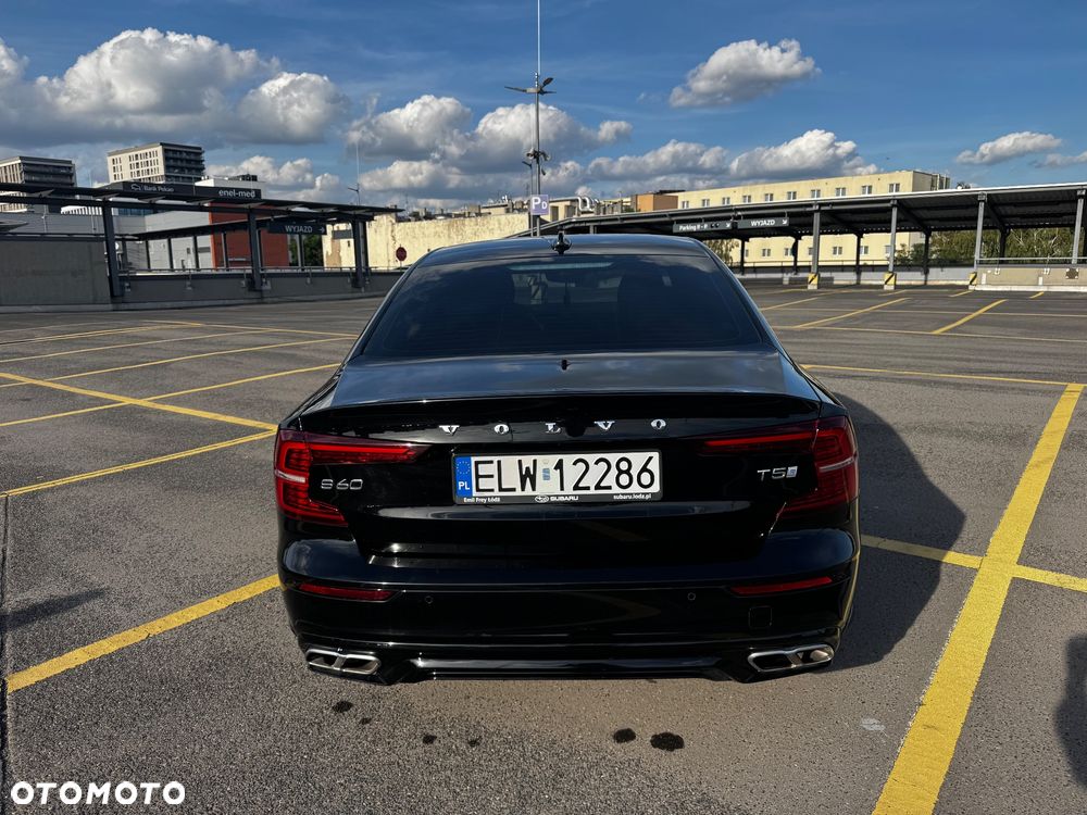 Volvo S60 T5 R-Design - 3