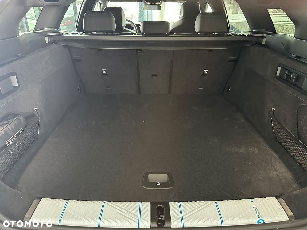 BMW Seria 5 540d xDrive mHEV - 27