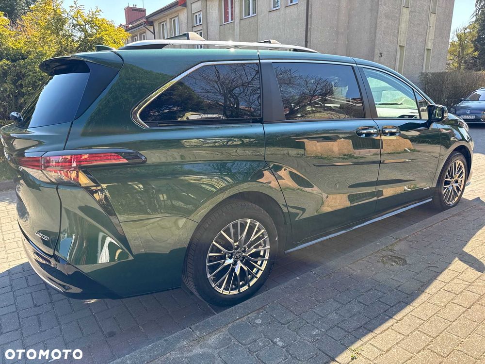 Toyota Sienna - 2