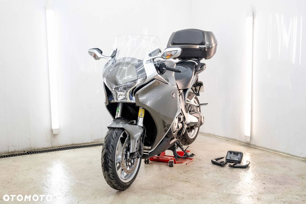 Honda VFR - 2