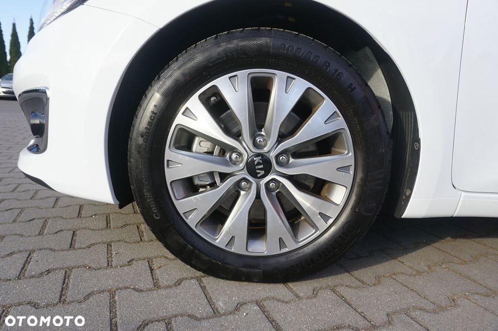 Kia Ceed 1.6 GDI Dream Team Edition - 32