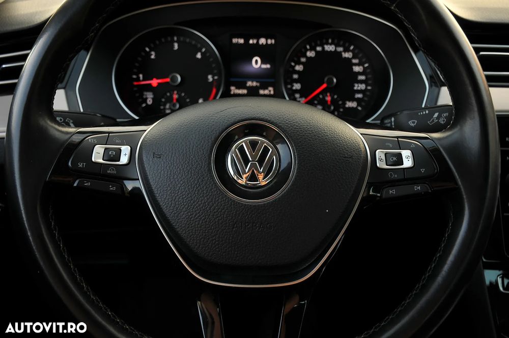 Volkswagen Passat 2.0 TDI DSG Highline - 28