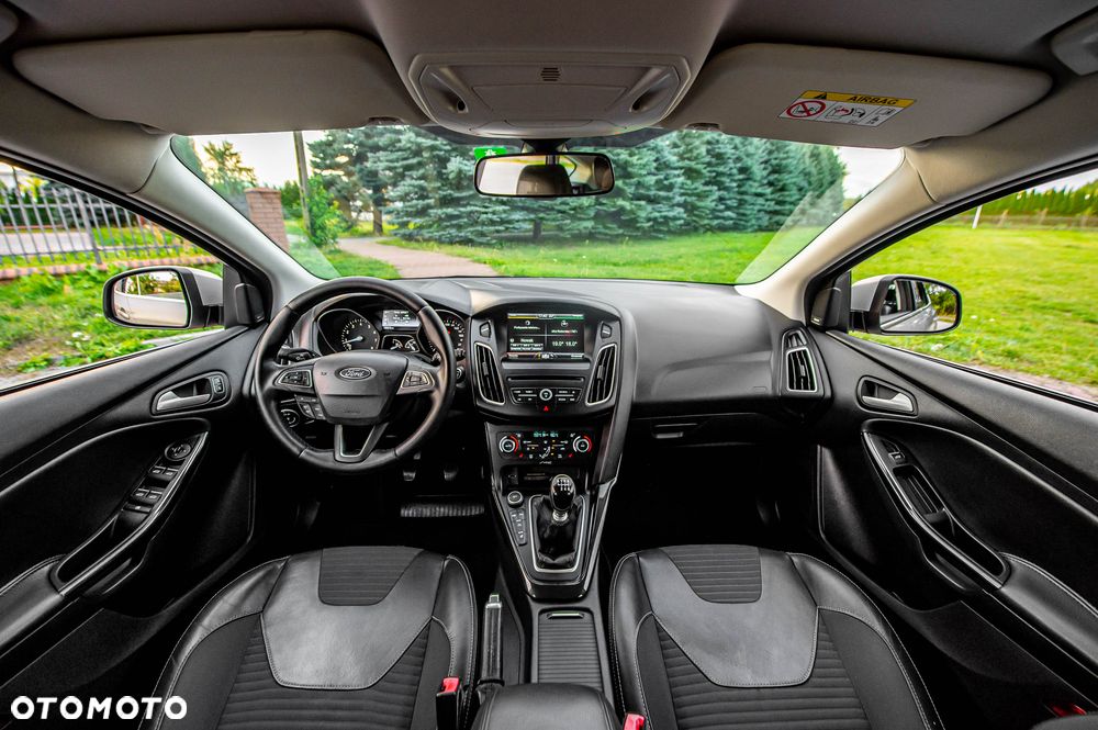 Ford Focus 1.0 EcoBoost Titanium - 18