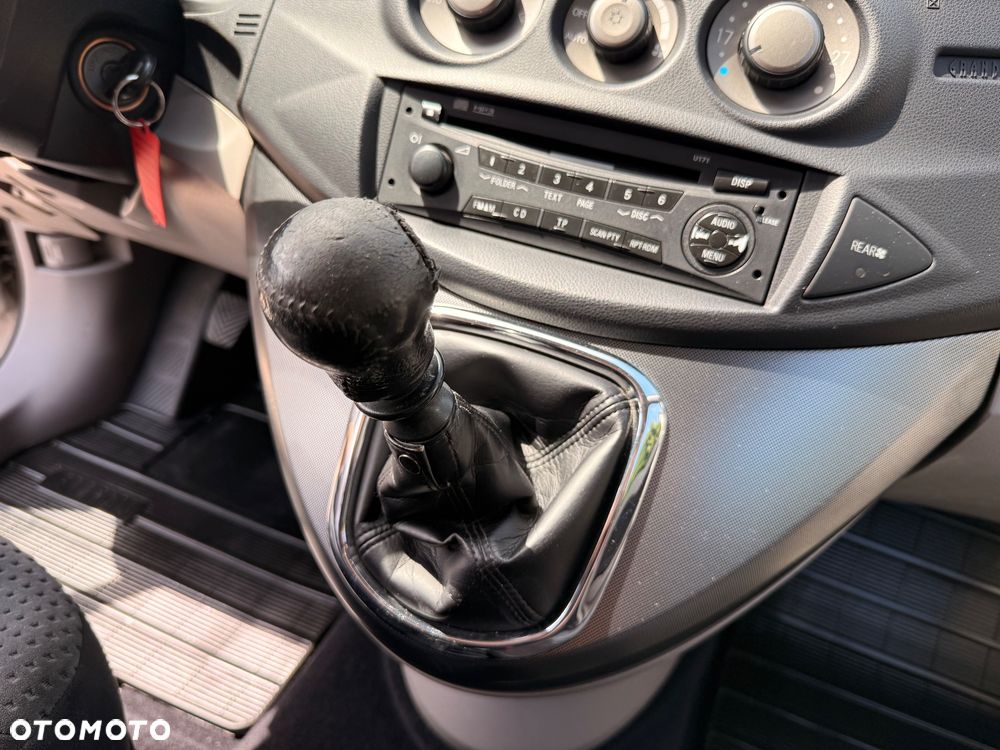 Mitsubishi Grandis 2.0 DI-D 7-Sitzer Intense - 20