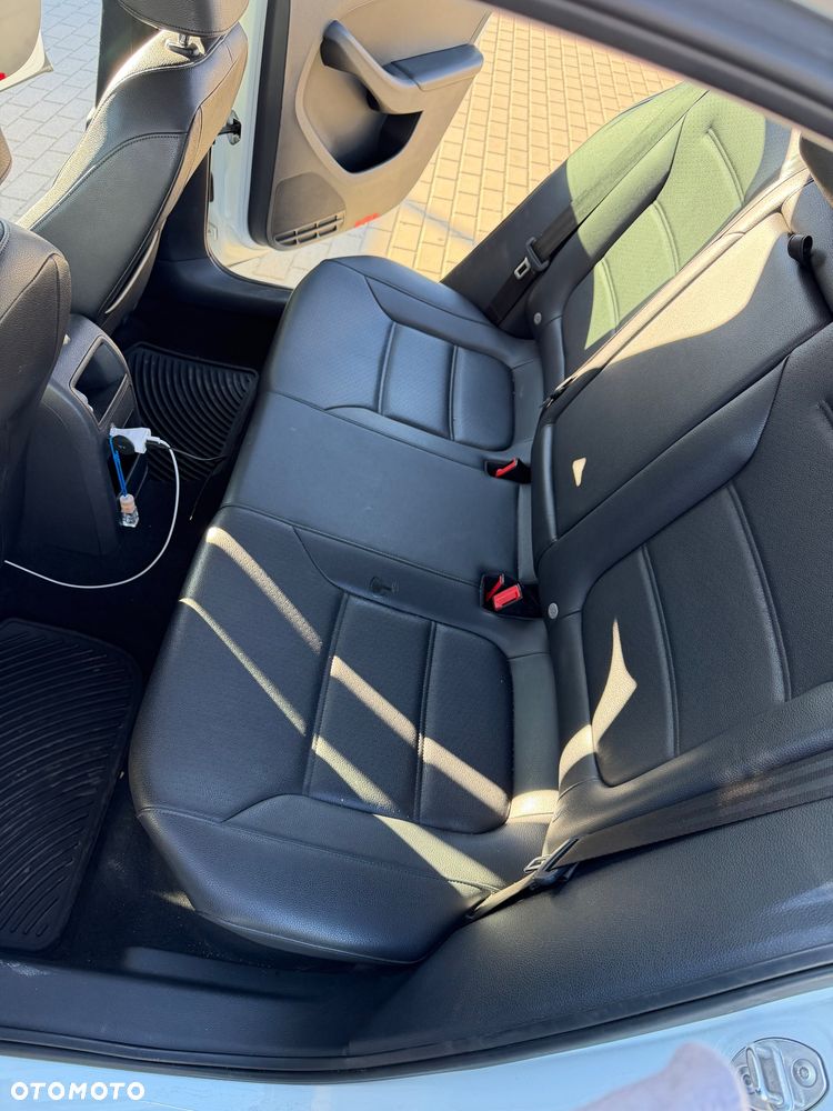 Volkswagen Jetta - 12